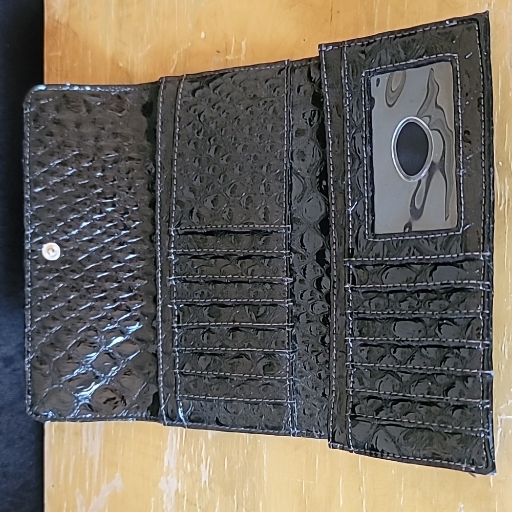 Guess Clutch